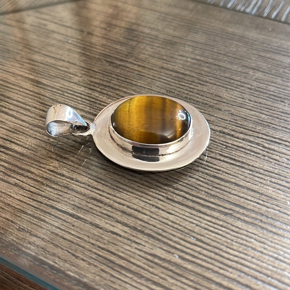 Vintage Oval Sterling Silver Pendant with A Tigers Eye Center - Picture 2 of 11